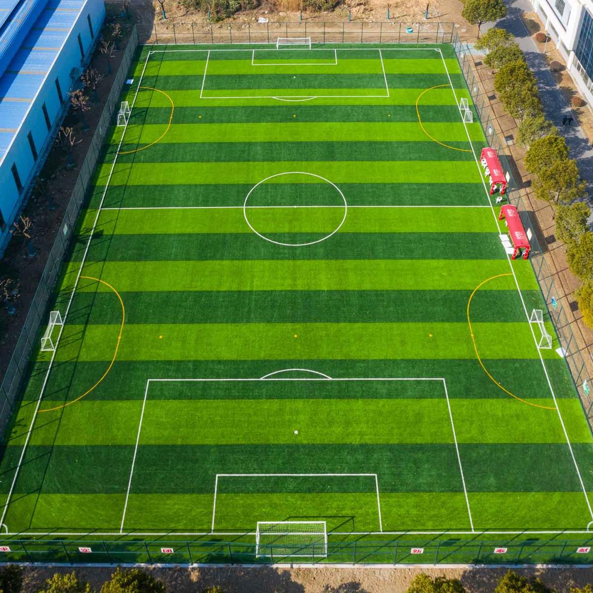 足球场人工草坪施工费用是如何结算？